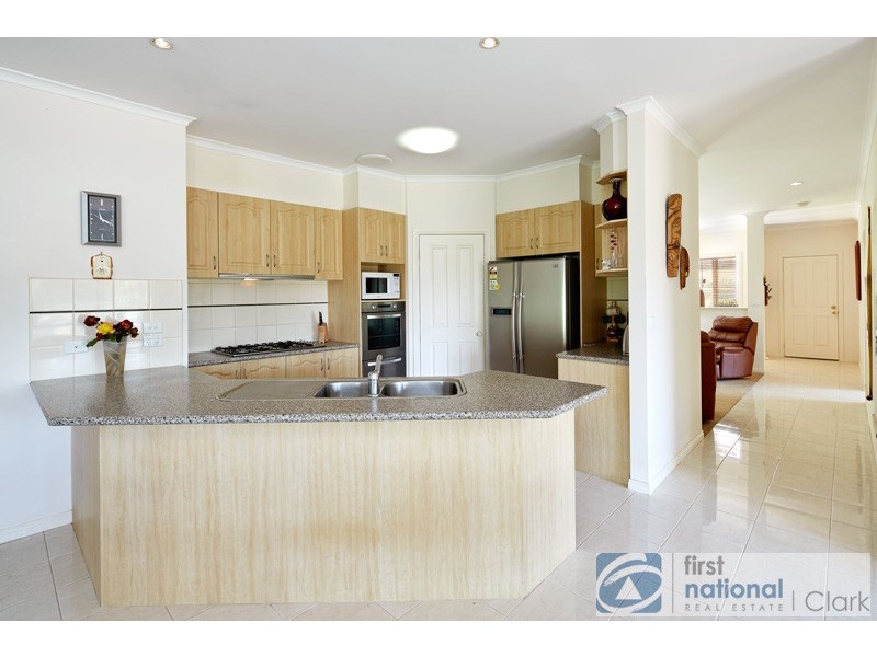 23 Robin Hood Way, Drouin VIC 3818