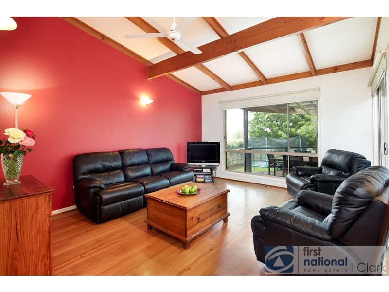 9 Wallace Crescent, Drouin VIC 3818