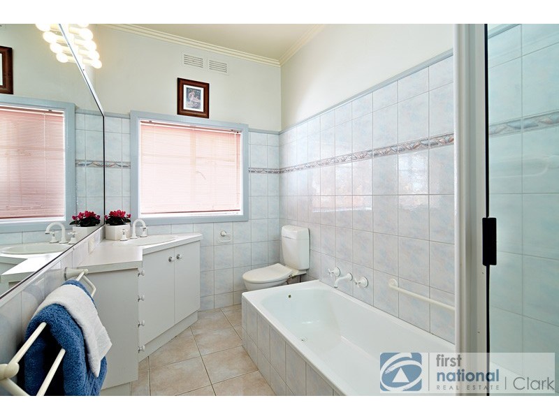 24 Clifford Street, Warragul VIC 3820