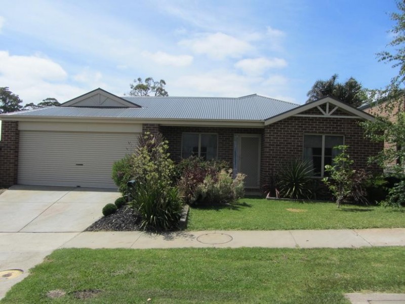 20 Rivendale Crescent, Drouin VIC 3818