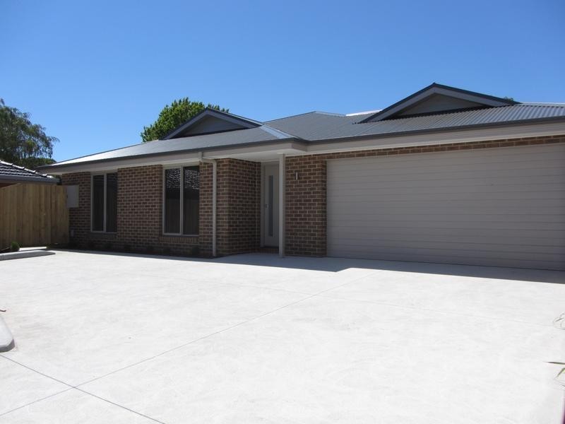 2/4 Albert Road, Drouin VIC 3818