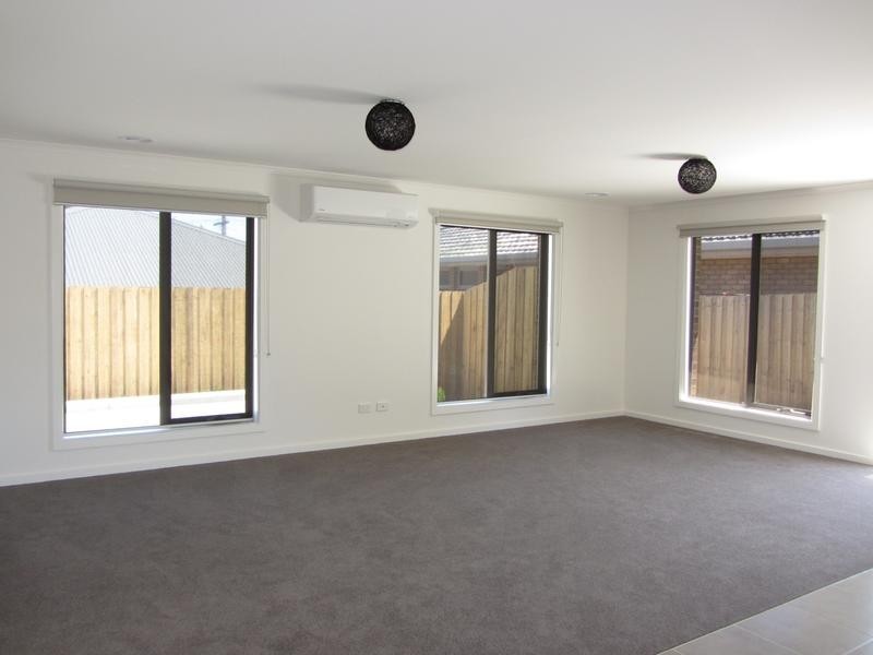 2/4 Albert Road, Drouin VIC 3818