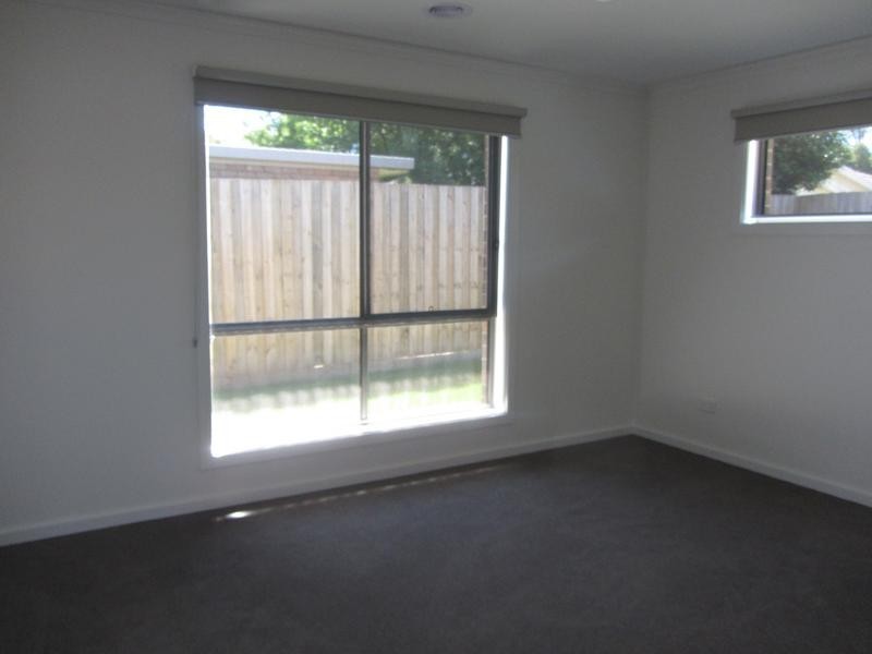 2/4 Albert Road, Drouin VIC 3818