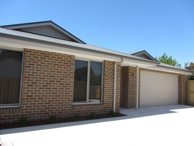 2/4 Albert Road, Drouin VIC 3818