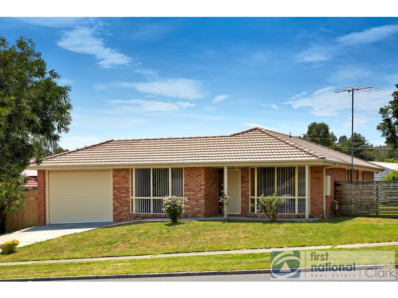 24 Adam Court, Drouin VIC 3818