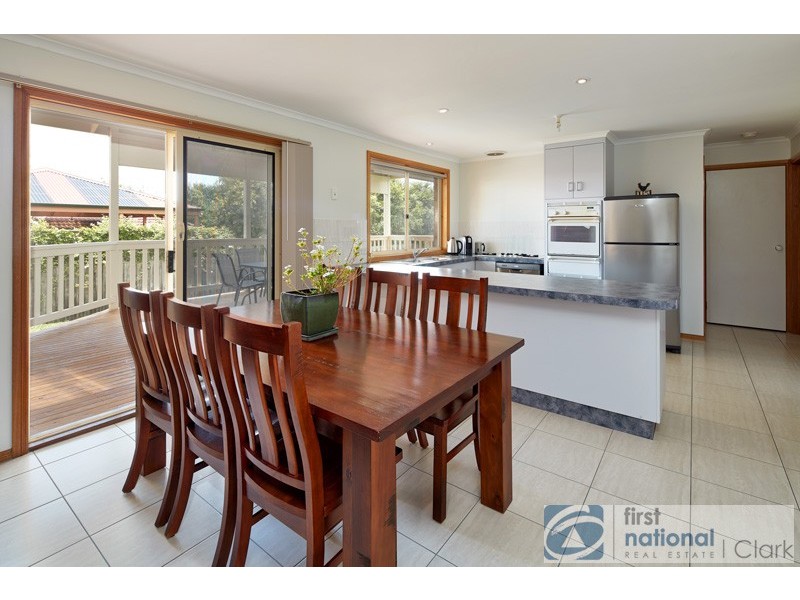 24 Adam Court, Drouin VIC 3818