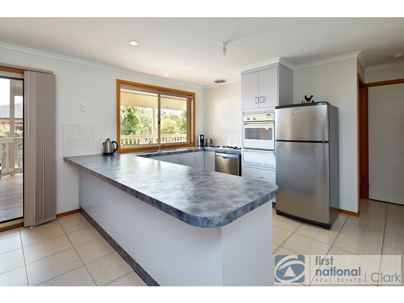 24 Adam Court, Drouin VIC 3818