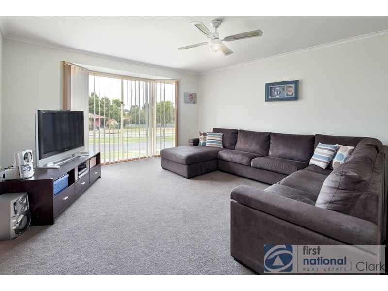 24 Adam Court, Drouin VIC 3818
