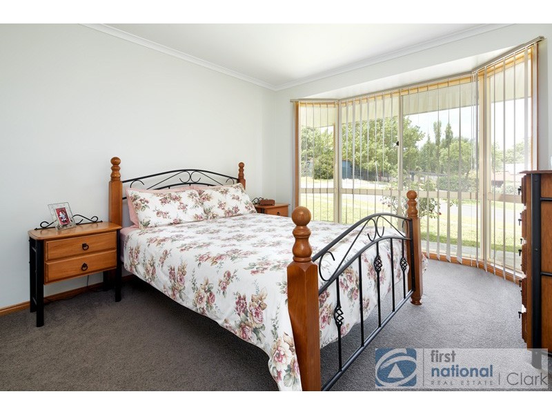 24 Adam Court, Drouin VIC 3818