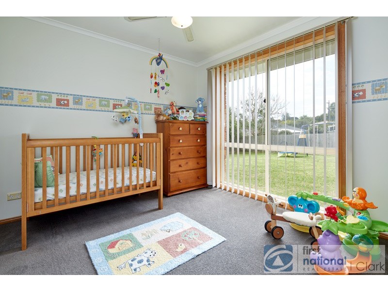 24 Adam Court, Drouin VIC 3818