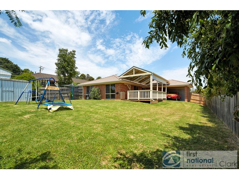 24 Adam Court, Drouin VIC 3818