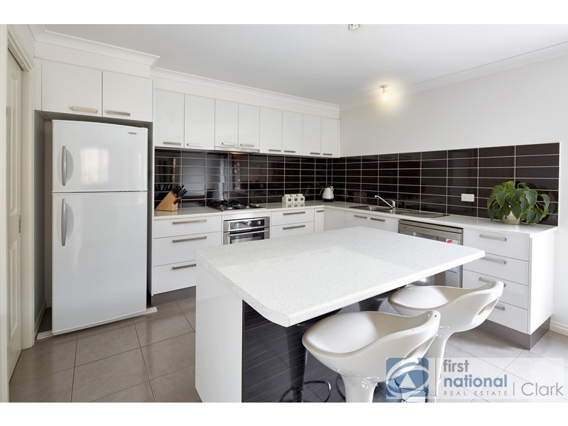 6 Melzak Way, Warragul VIC 3820