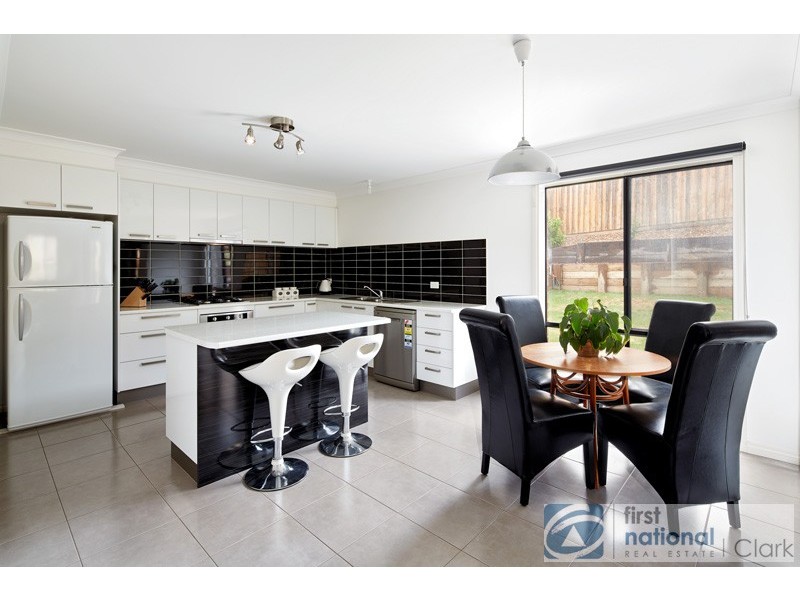 6 Melzak Way, Warragul VIC 3820