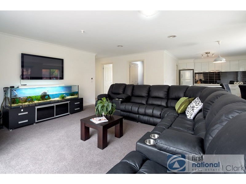 6 Melzak Way, Warragul VIC 3820