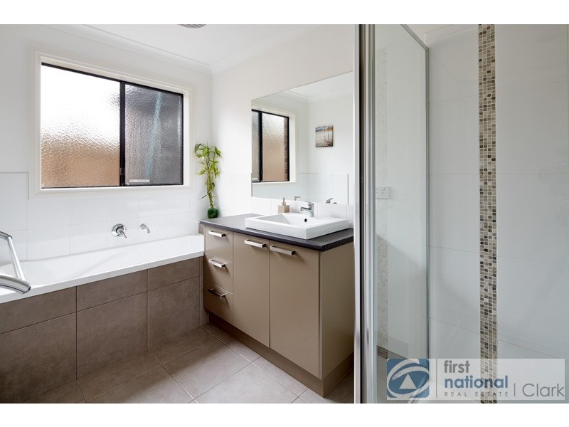 6 Melzak Way, Warragul VIC 3820