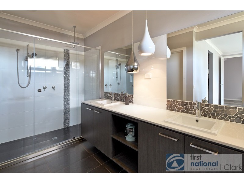 10 Kensington Drive, Warragul VIC 3820