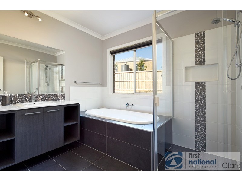 10 Kensington Drive, Warragul VIC 3820