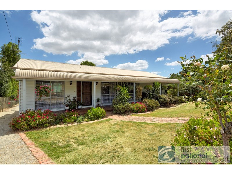 9 Russell Street, Drouin VIC 3818