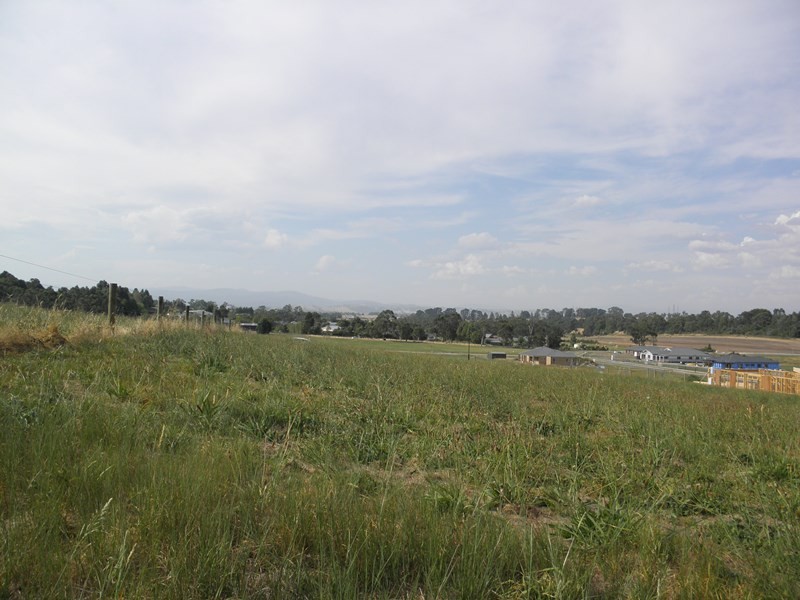 18 Amberly Drive, Drouin VIC 3818