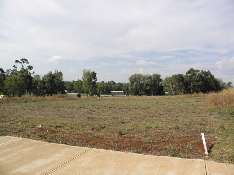 71 Jackson Drive, Drouin VIC 3818