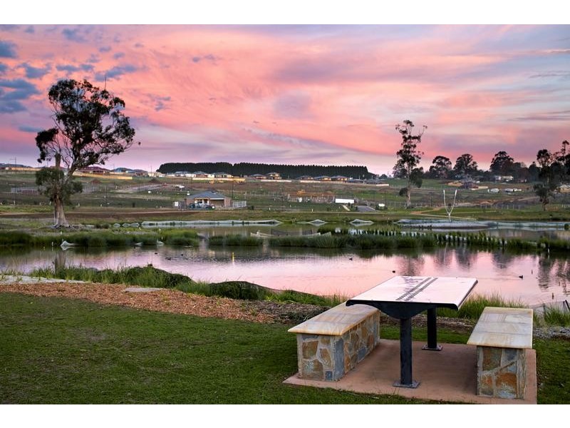 71 Jackson Drive, Drouin VIC 3818