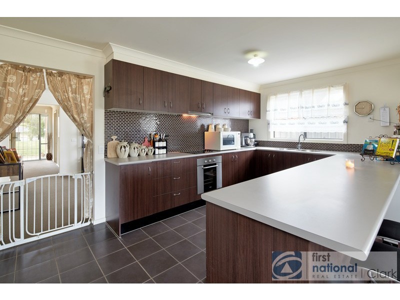 13 Springwater Drive, Drouin VIC 3818