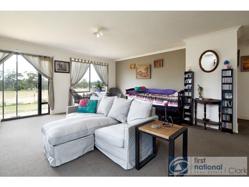 13 Springwater Drive, Drouin VIC 3818