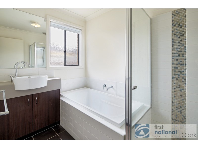 13 Springwater Drive, Drouin VIC 3818