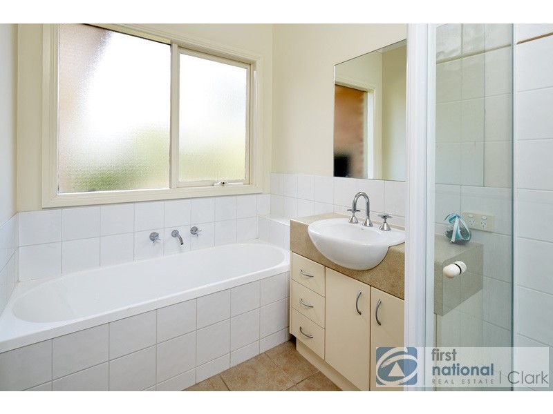 9 Hague Court, Drouin VIC 3818