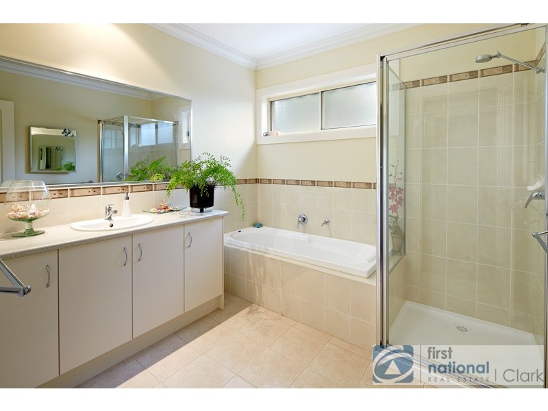 1/5 Karrala Court, Drouin VIC 3818