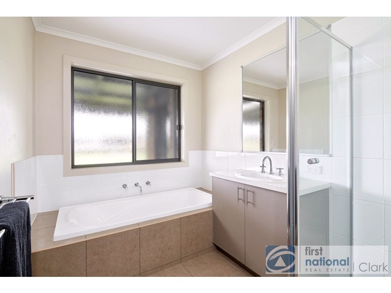 75 Shillinglaw Rd, Drouin VIC 3818