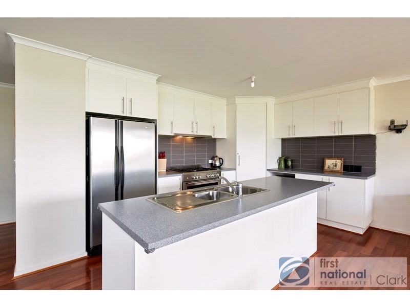 75 Shillinglaw Rd, Drouin VIC 3818