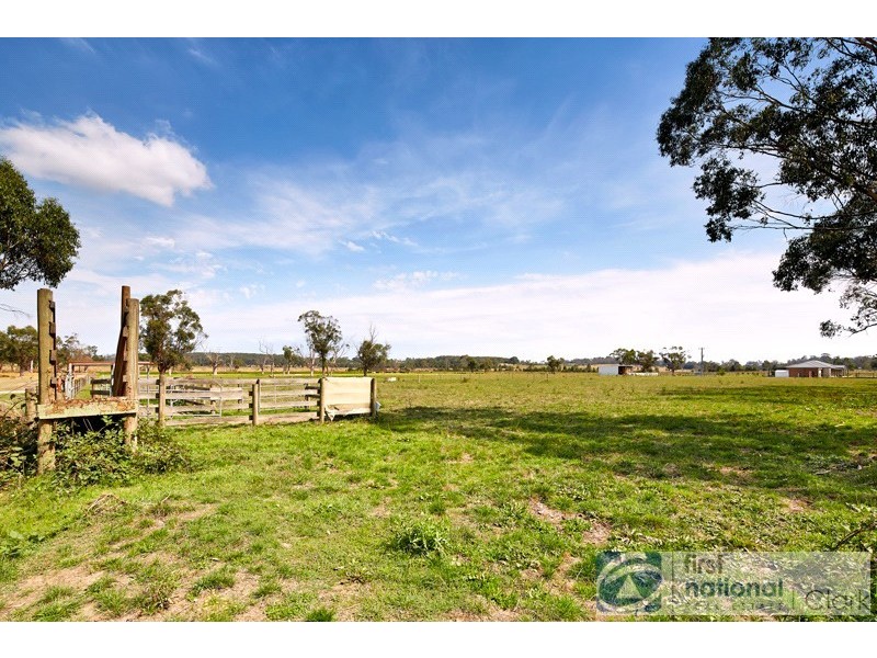 75 Shillinglaw Rd, Drouin VIC 3818