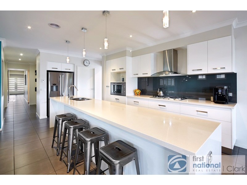 11 Kensington Drive, Warragul VIC 3820