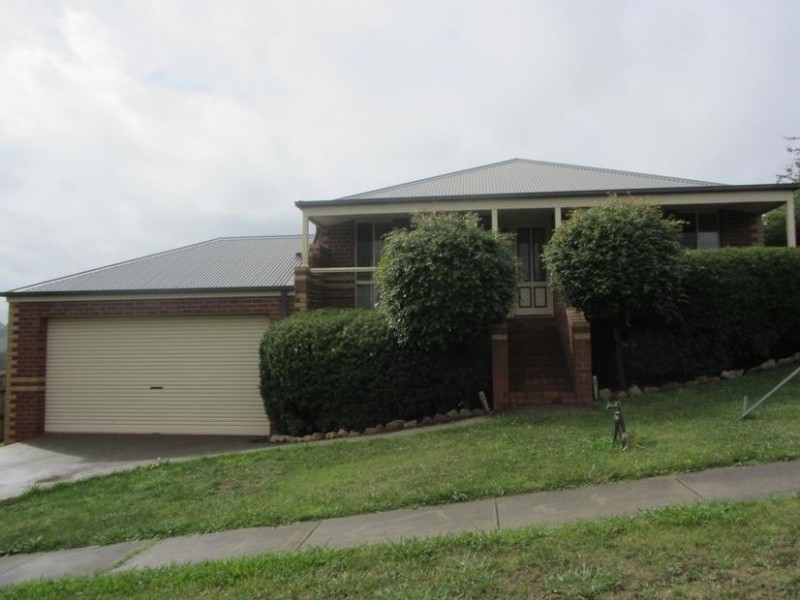 4 County Drive, Drouin VIC 3818