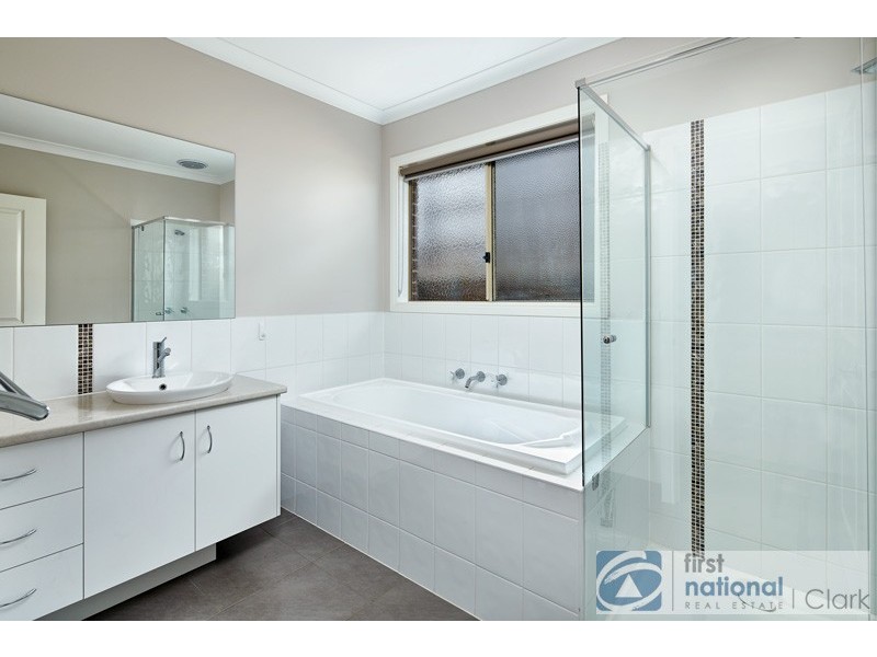 44 Kensington Square, Drouin VIC 3818