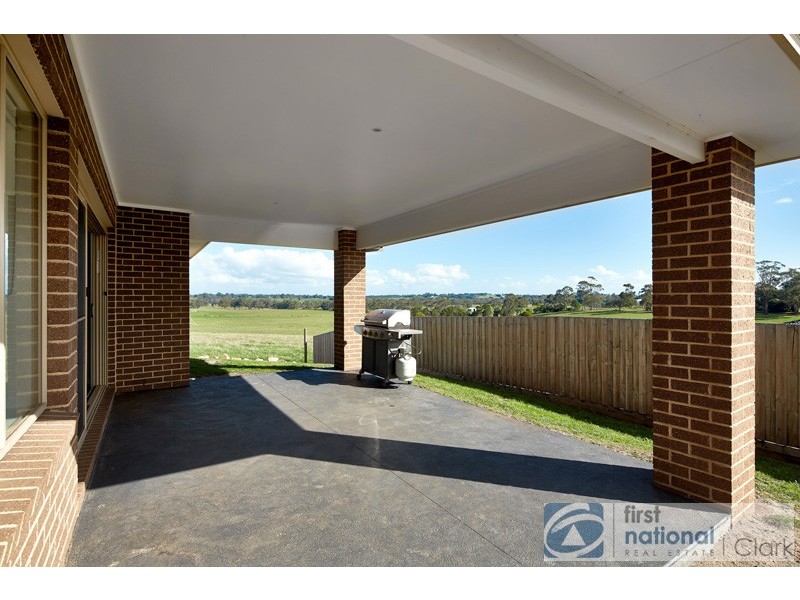 44 Kensington Square, Drouin VIC 3818