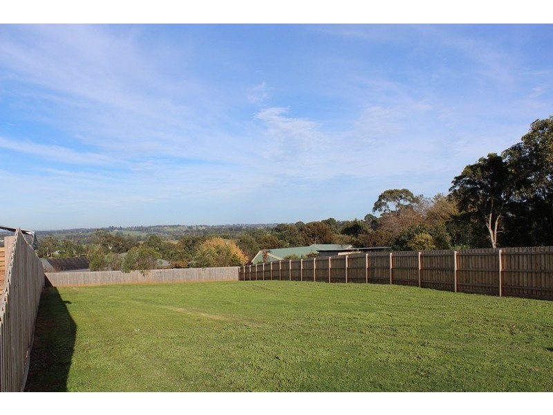 22 Davey Drive, Drouin VIC 3818