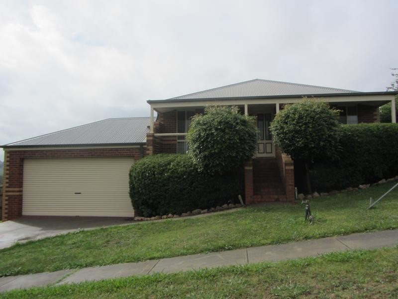 4 County Drive, Drouin VIC 3818