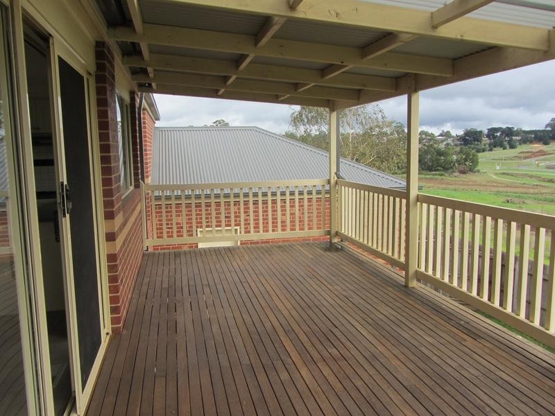 4 County Drive, Drouin VIC 3818