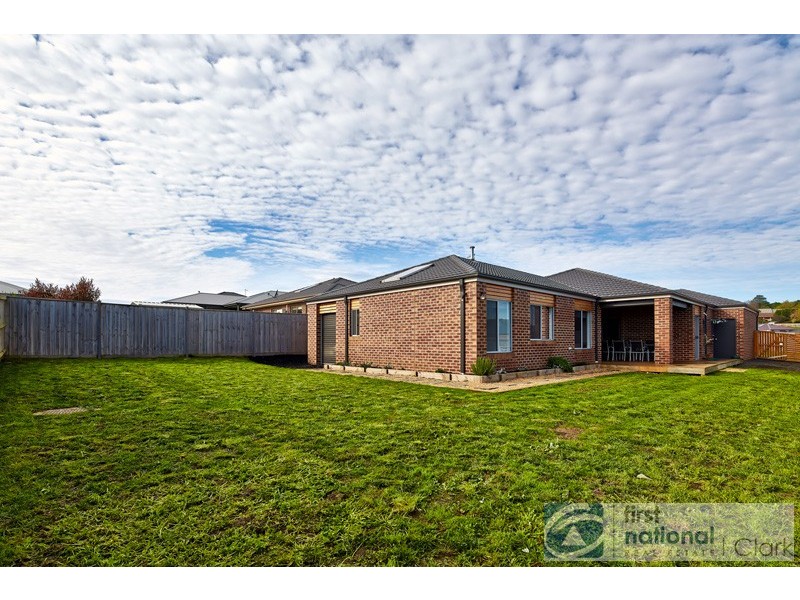 172 Twin Ranges Drive, Warragul VIC 3820