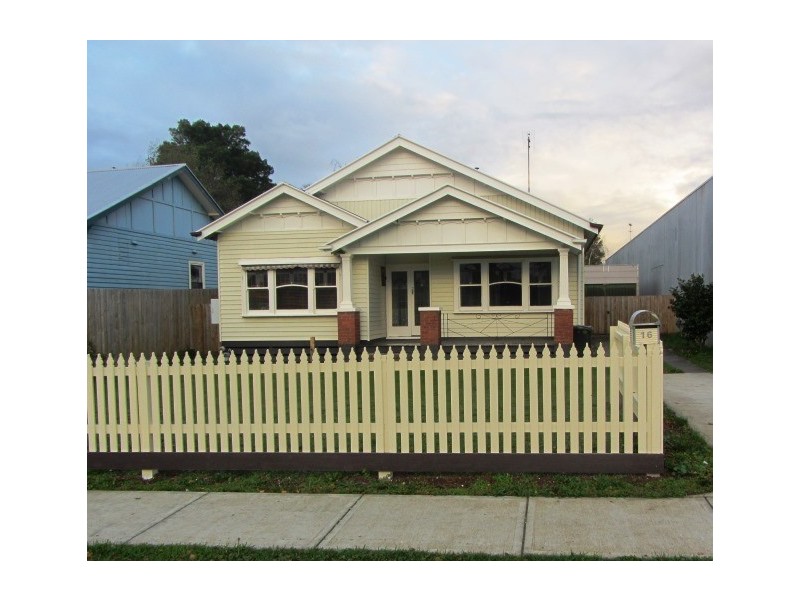 16 Gladstone Street, Warragul VIC 3820