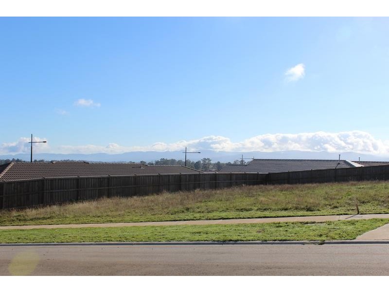 2 Penfold Place, Drouin VIC 3818
