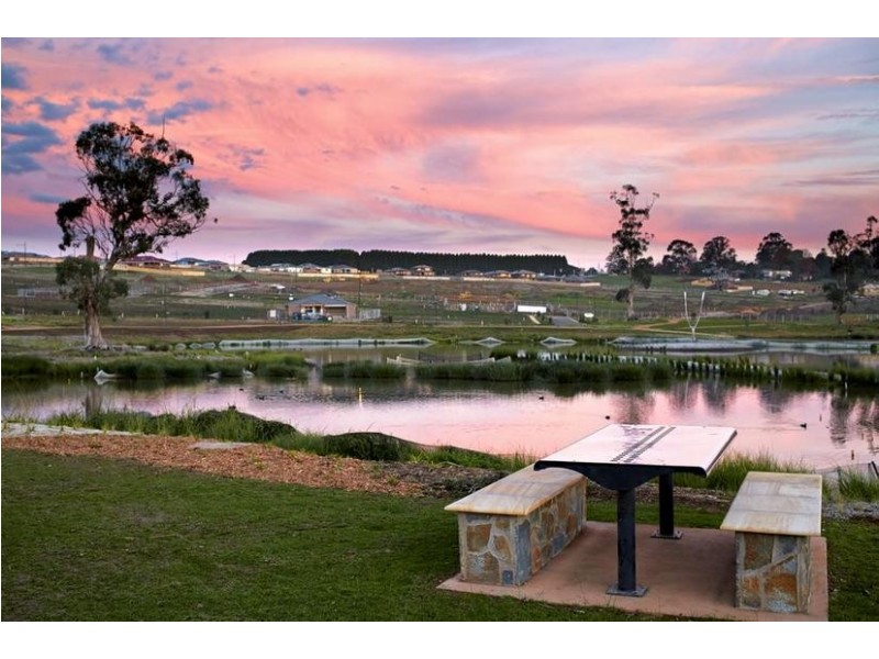 2 Penfold Place, Drouin VIC 3818