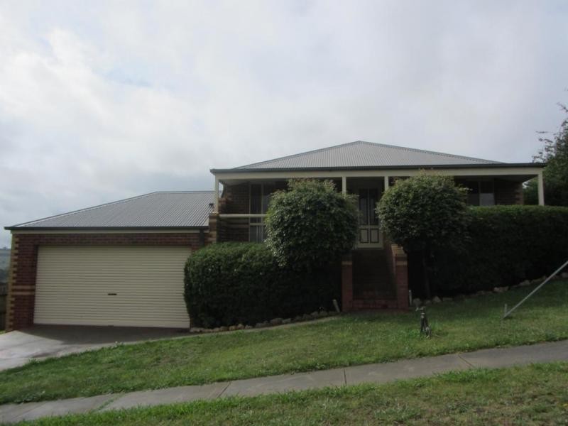 4 County Drive, Drouin VIC 3818