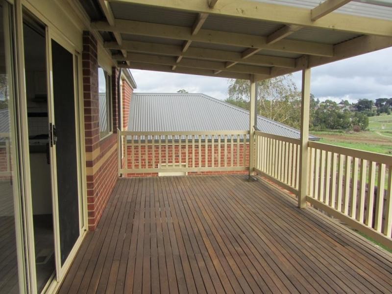 4 County Drive, Drouin VIC 3818