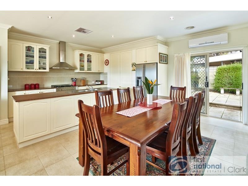 8 Tracie Court, Drouin VIC 3818