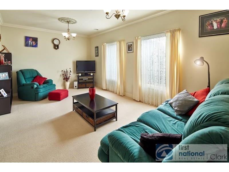 8 Tracie Court, Drouin VIC 3818