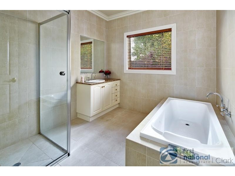 8 Tracie Court, Drouin VIC 3818