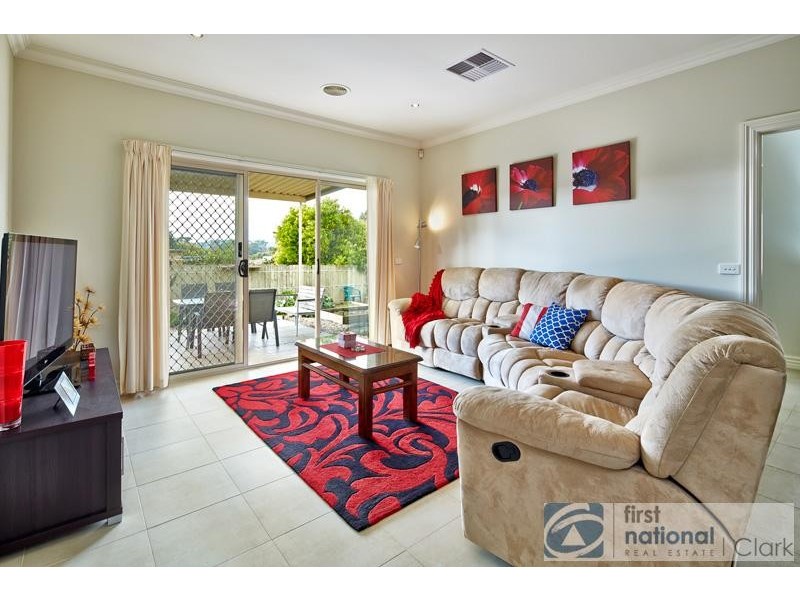8 Tracie Court, Drouin VIC 3818
